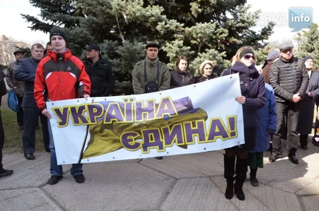 У Полтаві провели флеш-моб «Полтава - з Кримом, а Крим - це Україна!» (Фоторепортаж) — фото 7