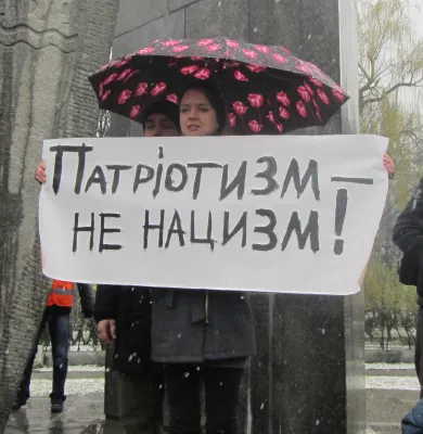 Більше тисячі полтавців зібралися сьогодні на Меморіалі Солдатської слави, більше відомому, як «Вічний вогонь» (Фоторепортаж) + (Відео) — фото 5