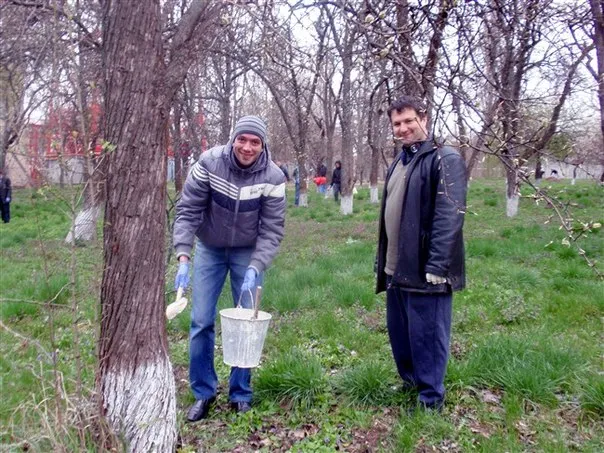 У рамках всеукраїнської акції «За чисте довкілля», у школі-інтернаті ім. Крупської провели суботник (Фоторепортаж) — фото 3