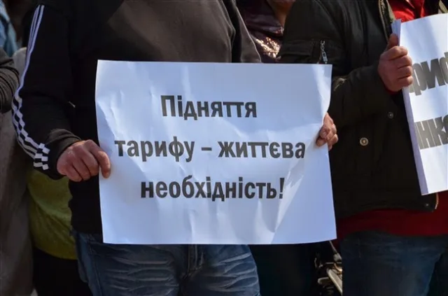 Перевізники пікетували Полтавську ОДА, вимагаючи підвищення тарифів (Фоторепортаж) + (Відео) — фото 9