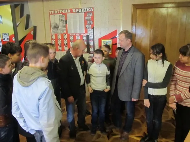 Для Полтавських школярів, провели урок-екскурсію «І полум’я серця хай повік не згаса» (Фото) — фото 3