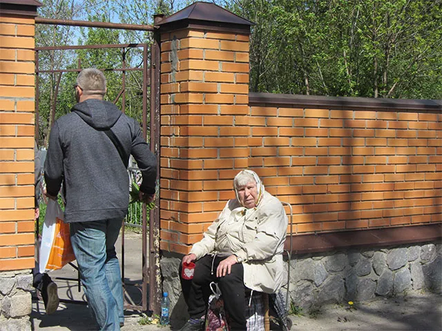 Полтавці пом’янути своїх померлих родичів (Фоторепортаж) — фото 3