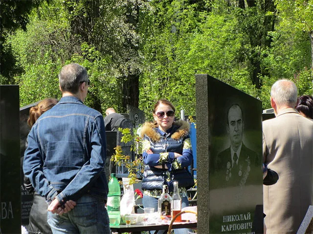 Полтавці пом’янути своїх померлих родичів (Фоторепортаж) — фото 6