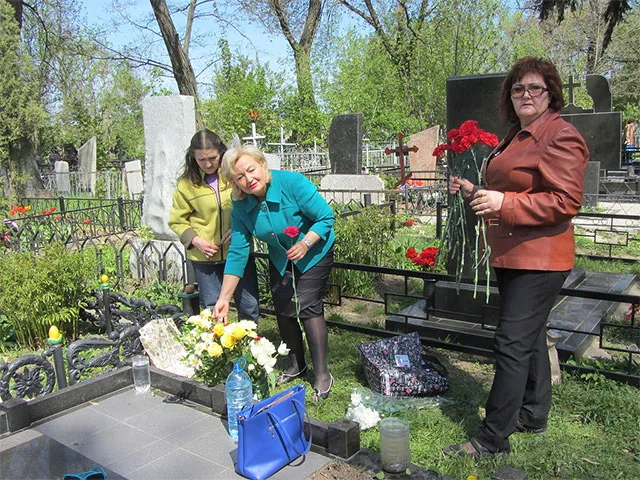 Полтавці пом’янути своїх померлих родичів (Фоторепортаж) — фото 9