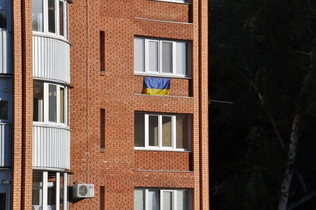 У Полтаві масово вивішують прапор України (Фоторепортаж) — фото 4