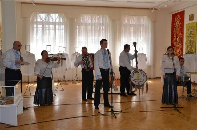 Сьогодні відкрили виставку народного мистецтва Полтавщини «Ярмарок традицій» (Фото) — фото 2