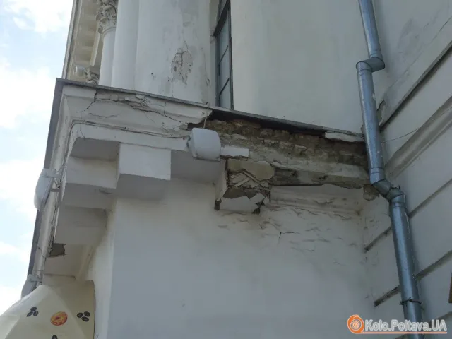 Полтавці вимагають відремонтувати фасад кінотеатру (Фоторепортаж) — фото 6