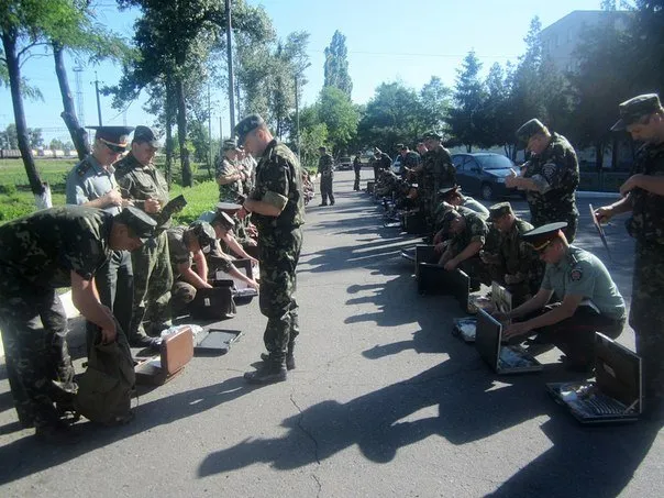 У полтавській колонії виявили мобілки та брагу (Фото) — фото 2