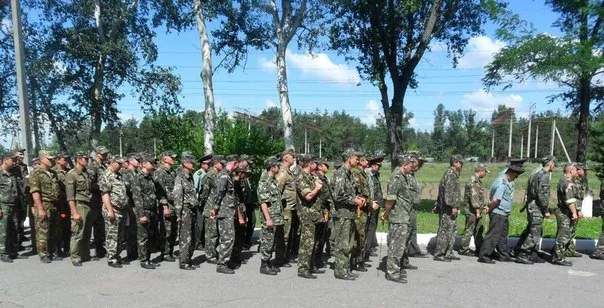 У полтавській колонії виявили мобілки та брагу (Фото) — фото 3