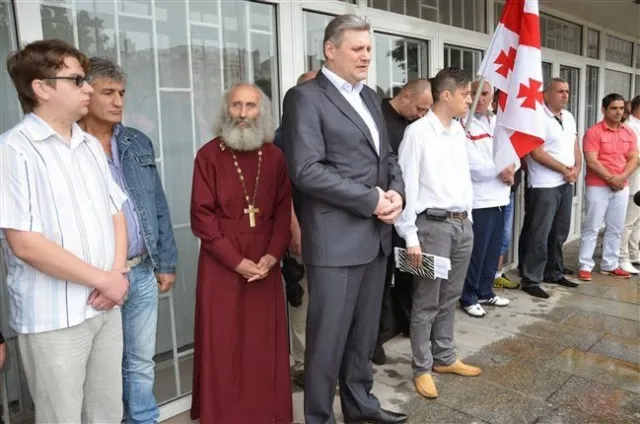 Представники національних меншин Полтавщини передали гуманітарну допомогу для української армії (Фоторепортаж) — фото 4