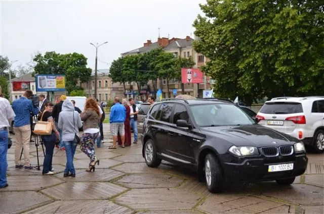 Представники національних меншин Полтавщини передали гуманітарну допомогу для української армії (Фоторепортаж) — фото 9