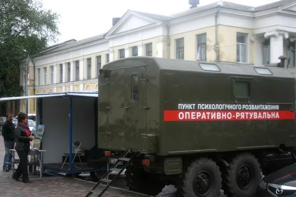 На Південному залізничному вокзалі діє мобільний інформаційний пункт надання допомоги населенню (Фото) + (Відео) — фото 1