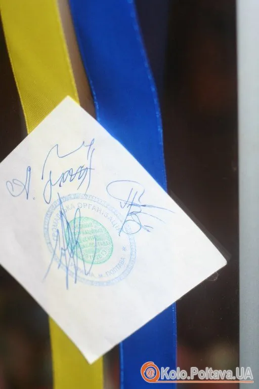 Активісти порахували кошти, які зібрали у скриню на благодійному заході (Фото) + (Відео) — фото 5