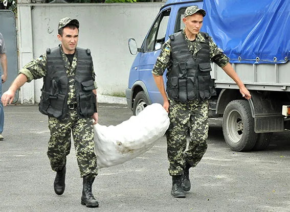 Загін полтавських міліціонерів вирушив у зону АТО (Фоторепортаж) — фото 3