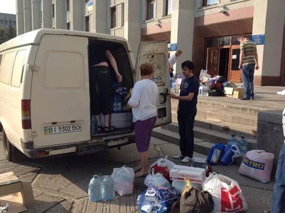 Полтавці повезли речі та продукти воїнам, які несуть службу на сході України — фото 3