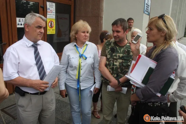 У Полтаві матері та дружини військових вимагали у влади забезпечити солдатів амуніцією (Фоторепортаж) — фото 1