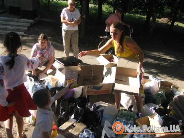 Полтавці збирали допомогу для військових у зоні АТО (Фоторепортаж) — фото 2