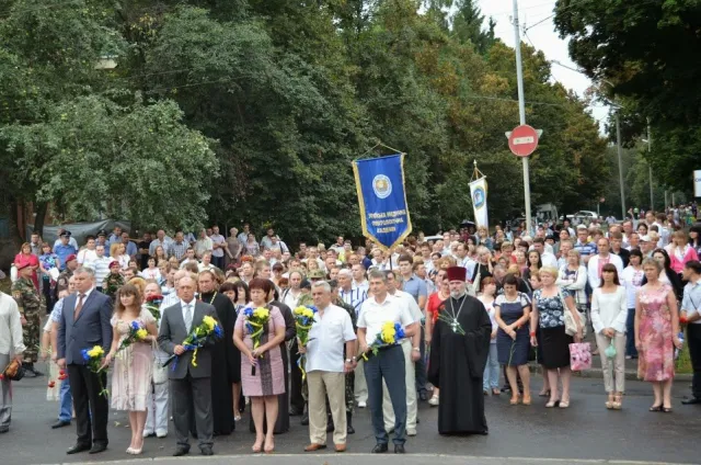 В Полтаві відбулося урочисте покладання квітів до пам’ятника Т. Г. Шевченку (Фоторепортаж) + (Відео) — фото 9
