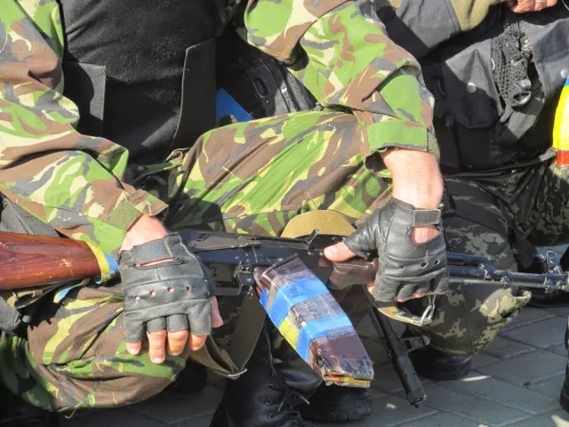 У Полтаві урочисто зустрічали близько сотні  правоохоронців, які повернулися із зони АТО (Фото) — фото 1