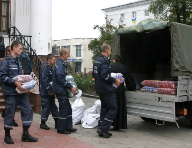Полтавські рятувальники доставлять гуманітарну допомогу українським військовим (Фото) + (Відео) — фото 2