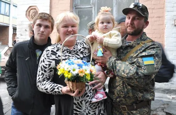 У Полтаві зустрічали міліціонерів, які повернулись із зони АТО (Фото) — фото 1