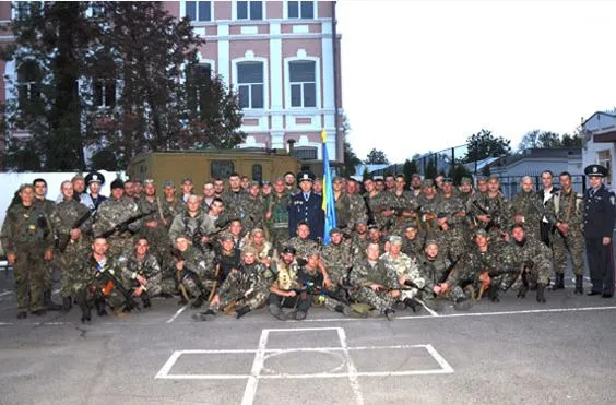 У Полтаві зустрічали міліціонерів, які повернулись із зони АТО (Фото) — фото 5