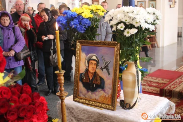 У Полтаві сьогодні прощалися з Валерієм Боняківським, який загинув у зоні АТО (Фоторепортаж) — фото 1
