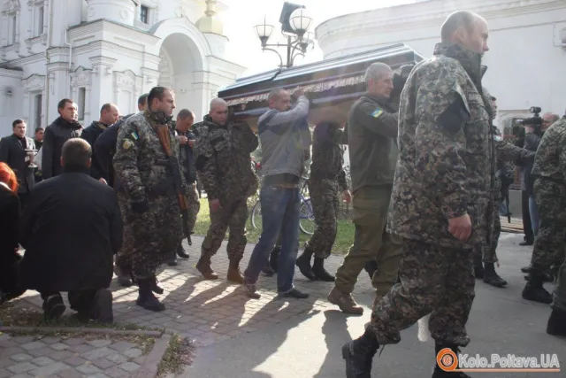 У Полтаві сьогодні прощалися з Валерієм Боняківським, який загинув у зоні АТО (Фоторепортаж) — фото 5