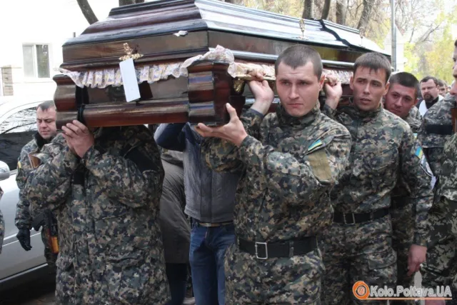 У Полтаві сьогодні прощалися з Валерієм Боняківським, який загинув у зоні АТО (Фоторепортаж) — фото 6