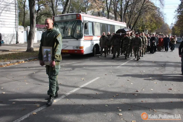 У Полтаві сьогодні прощалися з Валерієм Боняківським, який загинув у зоні АТО (Фоторепортаж) — фото 7