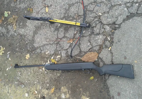 Правоохоронці затримали «озброєного до зубів» наркомана — фото 1