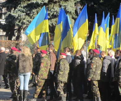 Пам’ять загиблих у боротьбі з німцями вшанували полтавські чиновники і мешканці міста (Фото) — фото 1