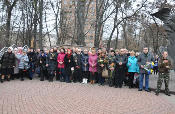 Полтавщина вшанувала загиблих героїв (Фоторепортаж) — фото 1