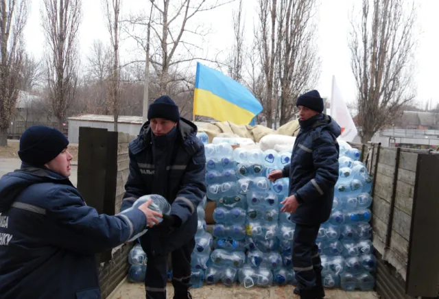 Полтавські рятувальники доставили гуманітарку на Схід України (Фото) — фото 1
