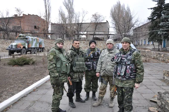 Керівництво міліції Полтавщини відвідало правоохоронців, які несуть службу на передовій (Фото) — фото 5