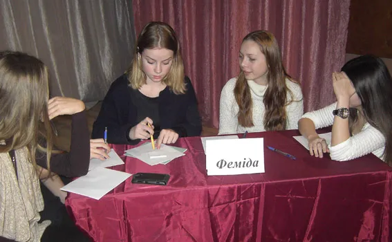Учні старших класів полтавської гімназії № 17 змагалися за звання «Знавців права» (Фото) — фото 1