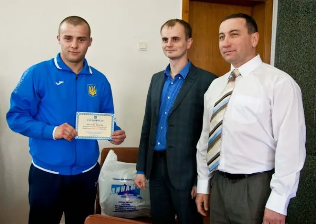 Кращих спортсменів та їх тренерів нагородили відзнаками обласної адміністрації та ради (Фото) — фото 1