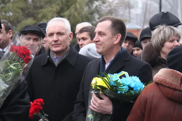 У День Соборності України полтавці поклали квіти до пам'ятника Великого Кобзаря (Фоторепортаж) — фото 5