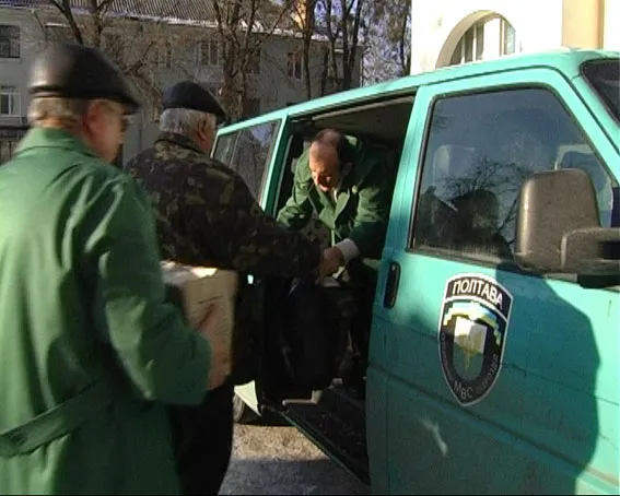 Колектив обласної бібліотеки продовжує допомагати правоохоронцям у зоні АТО (Фото) — фото 1